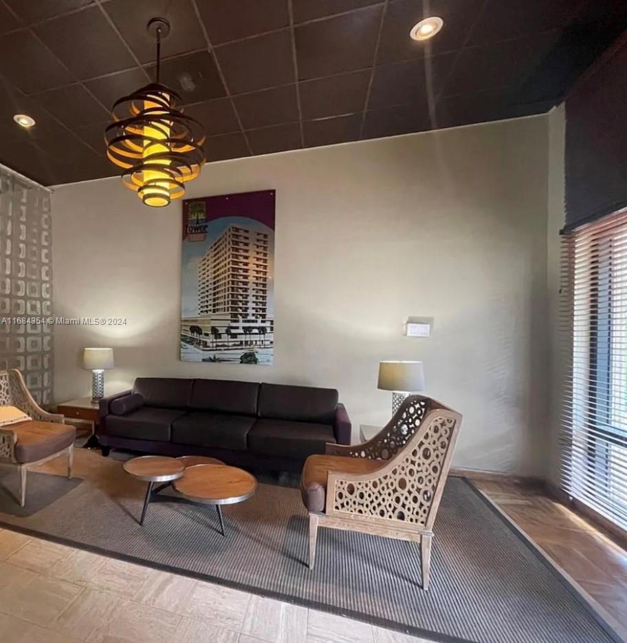1800 Collins Ave # 6A
