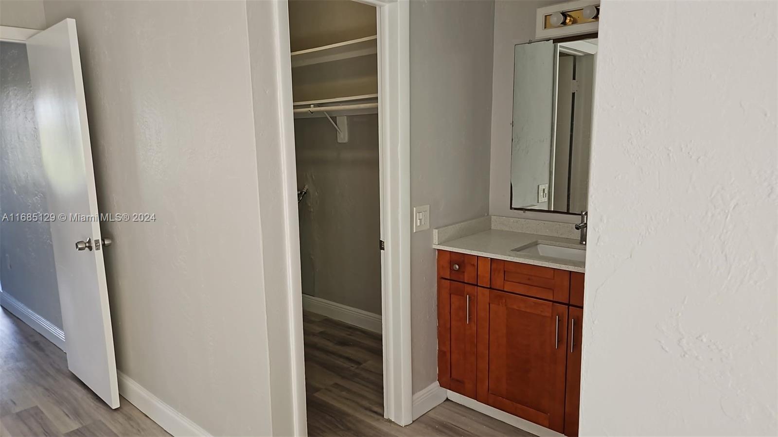 1860 Venice Park Dr # 221