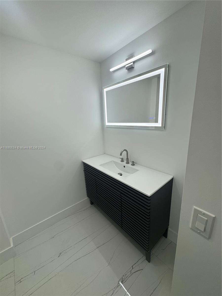 761 E Coco Plum Cir # 6