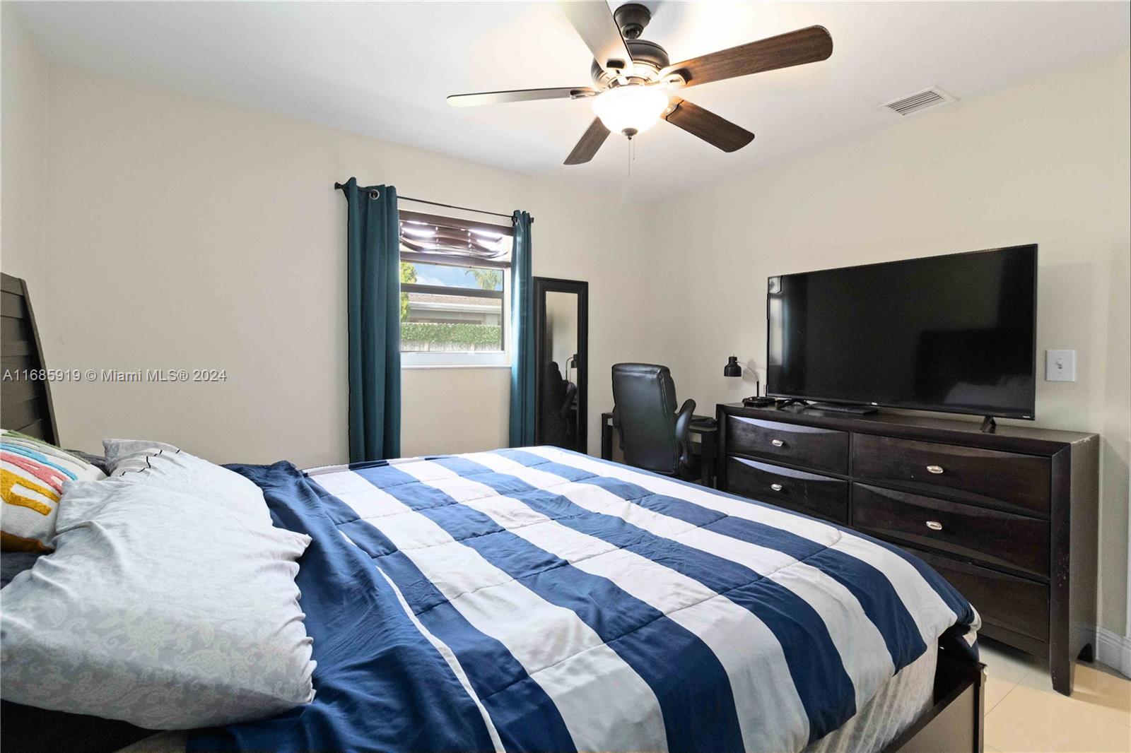 3825 NE 16th Ter