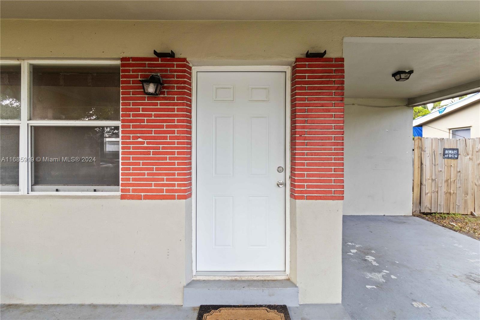 3825 NE 16th Ter