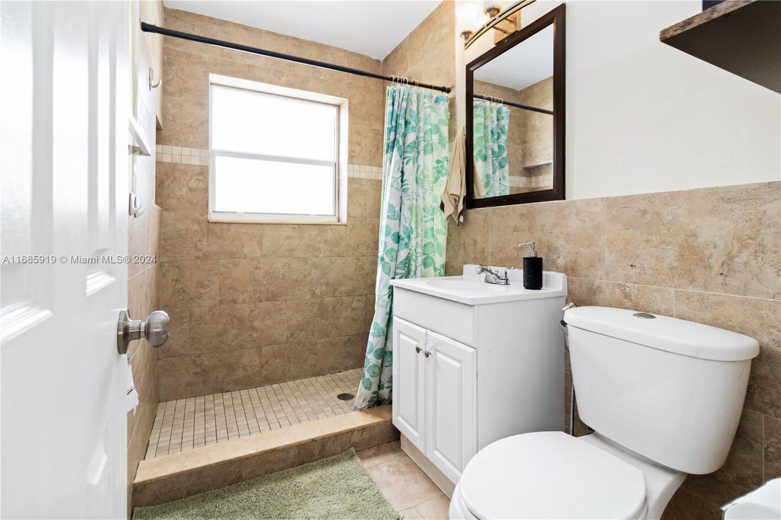 3825 NE 16th Ter
