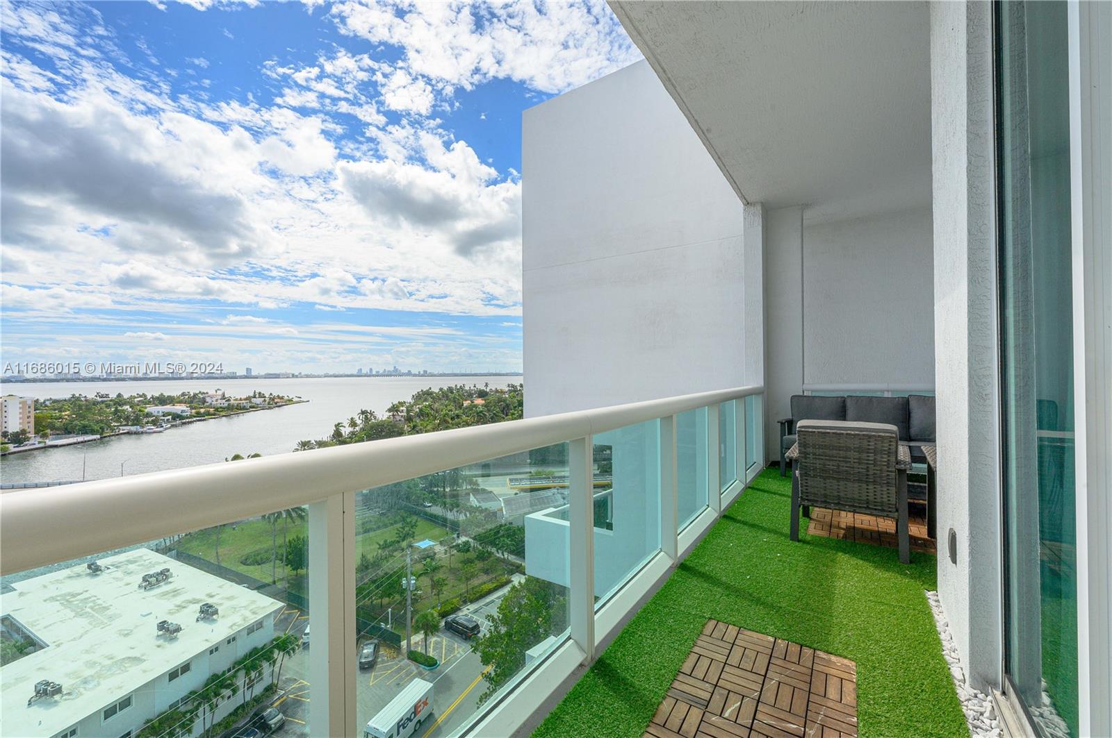 7910 Harbor Island Dr # 1209