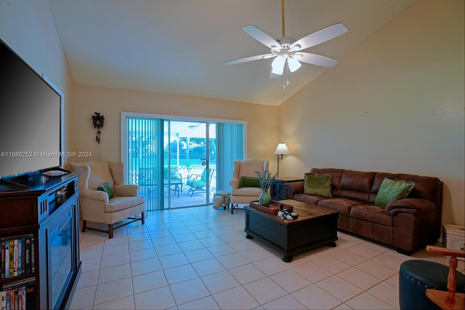 1441 Loon Ct