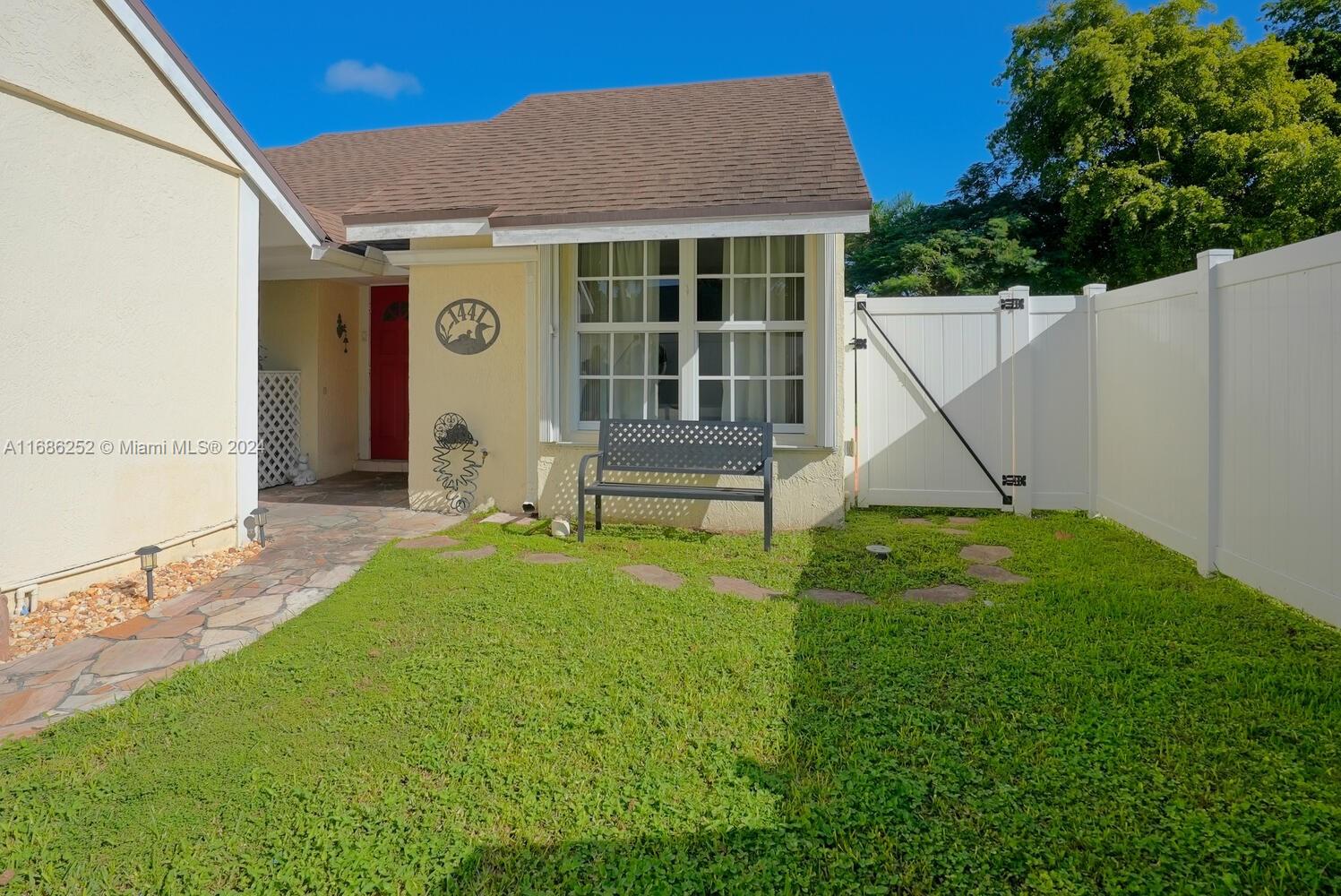 1441 Loon Ct
