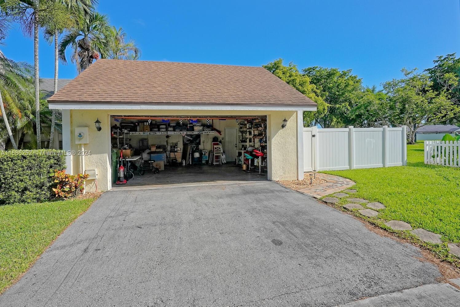 1441 Loon Ct
