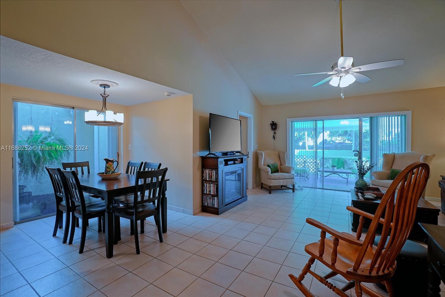 1441 Loon Ct
