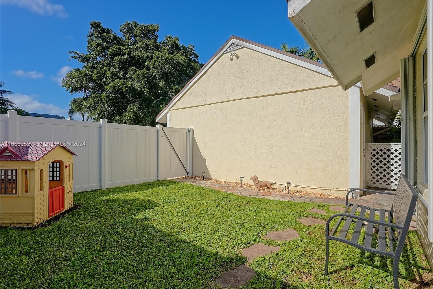 1441 Loon Ct
