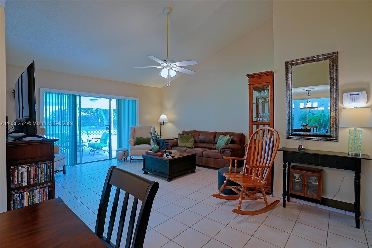 1441 Loon Ct