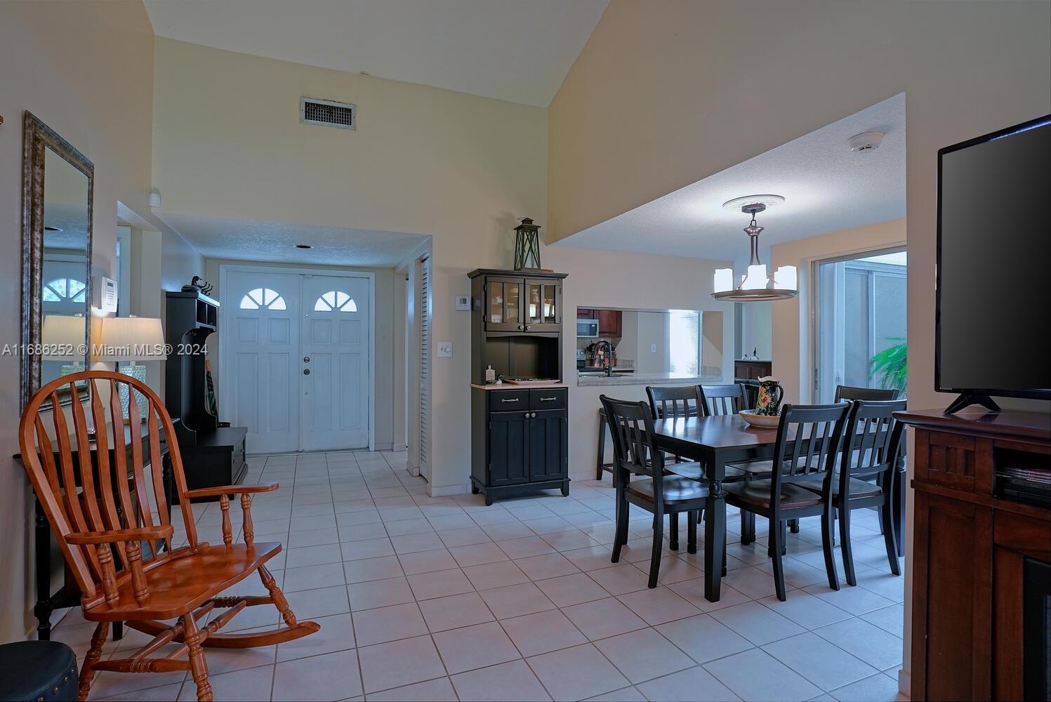 1441 Loon Ct