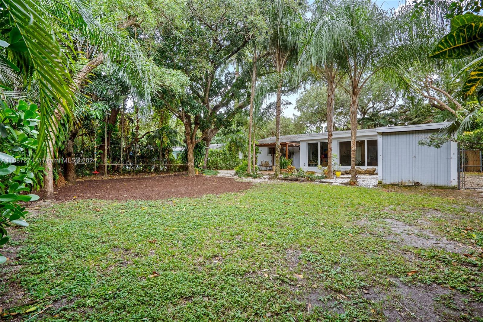 6831 SW 76th Ter