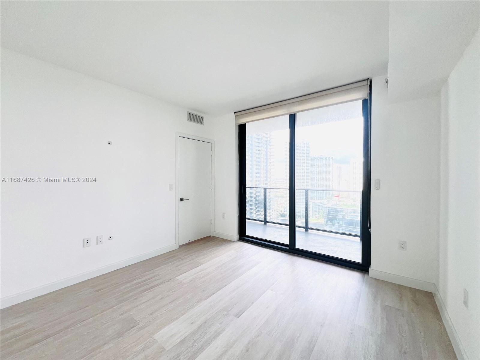 45 SW 9th St # 2609