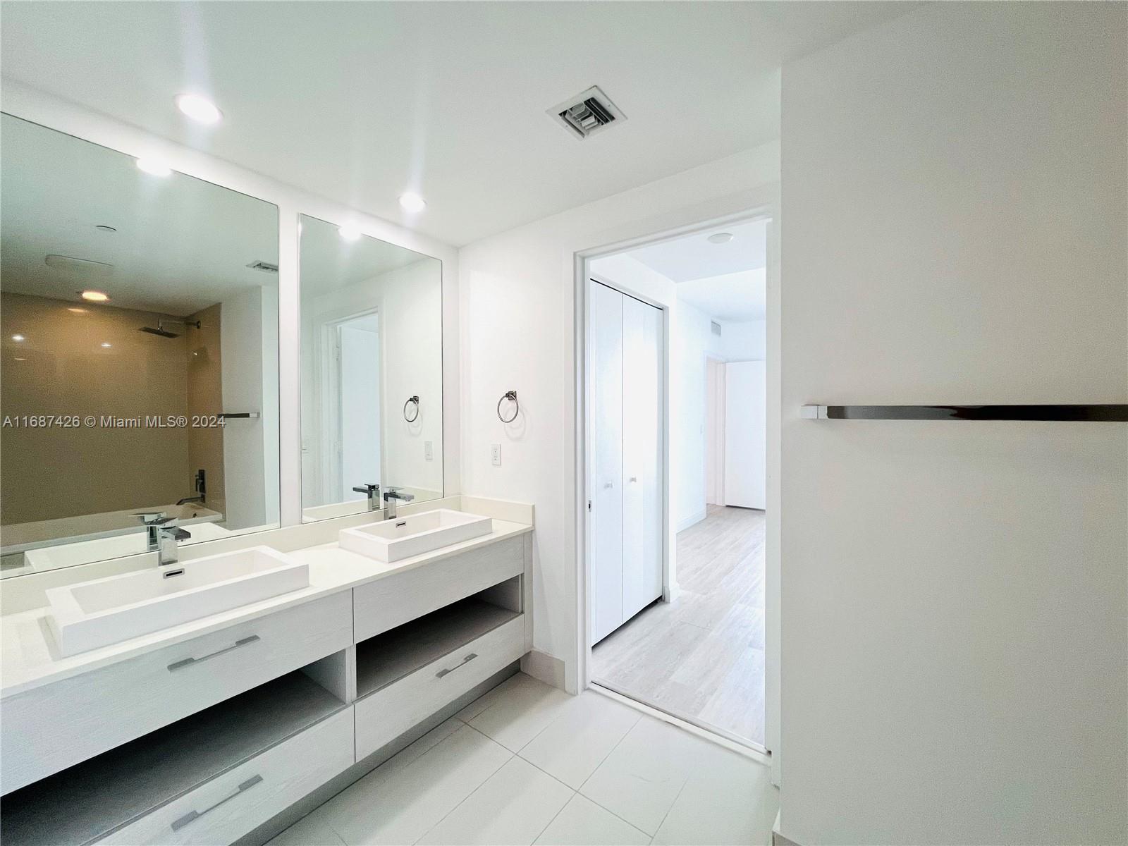 45 SW 9th St # 2609
