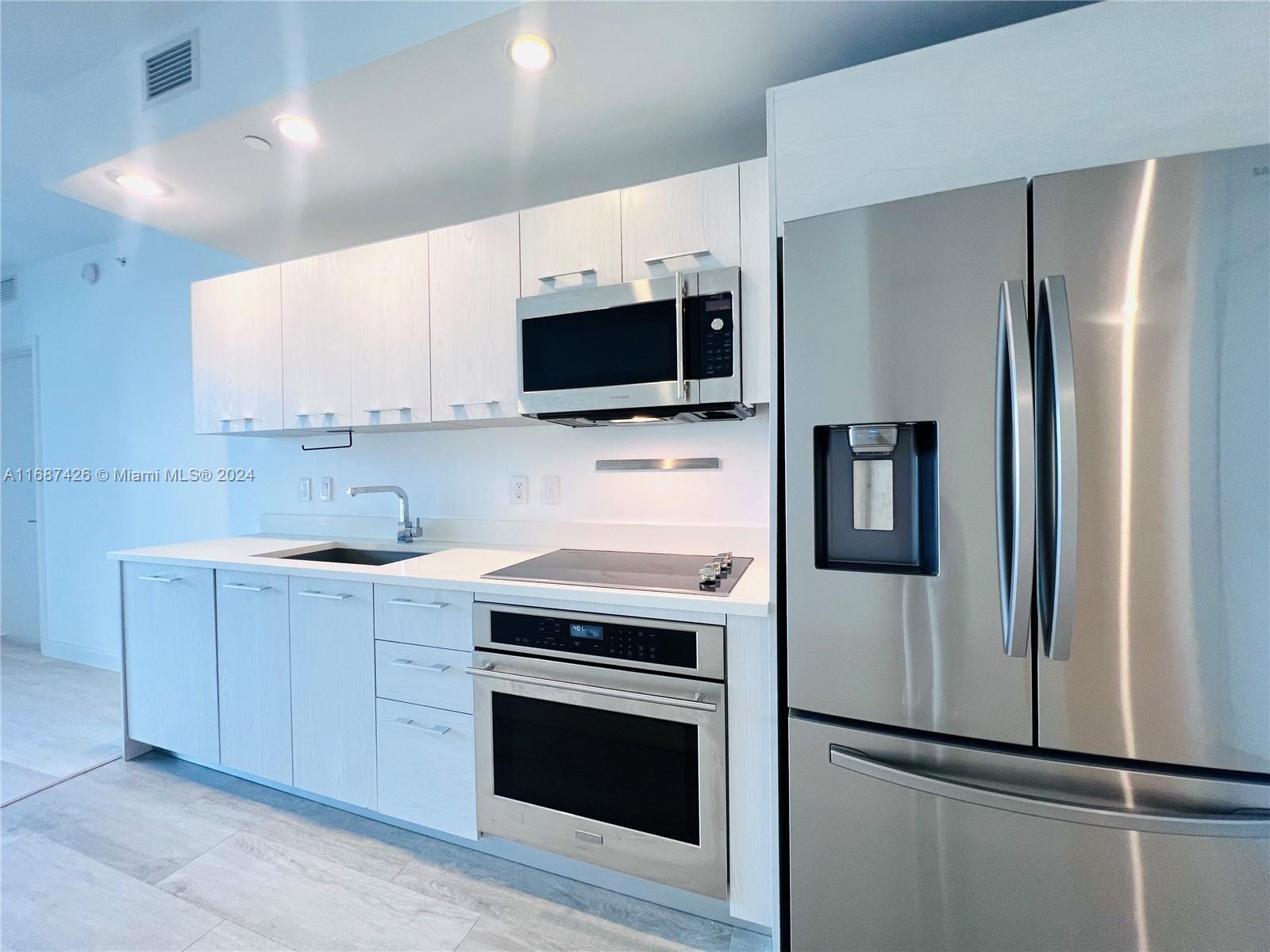 45 SW 9th St # 2609