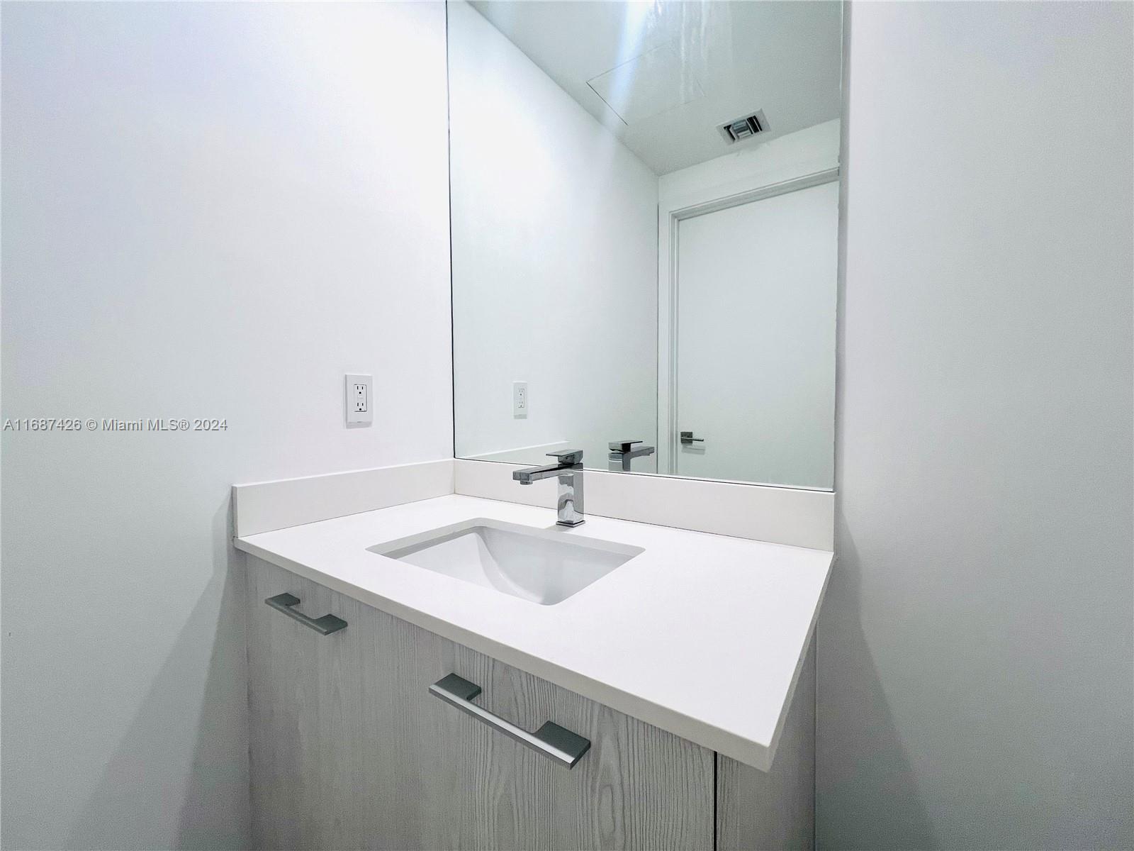 45 SW 9th St # 2609