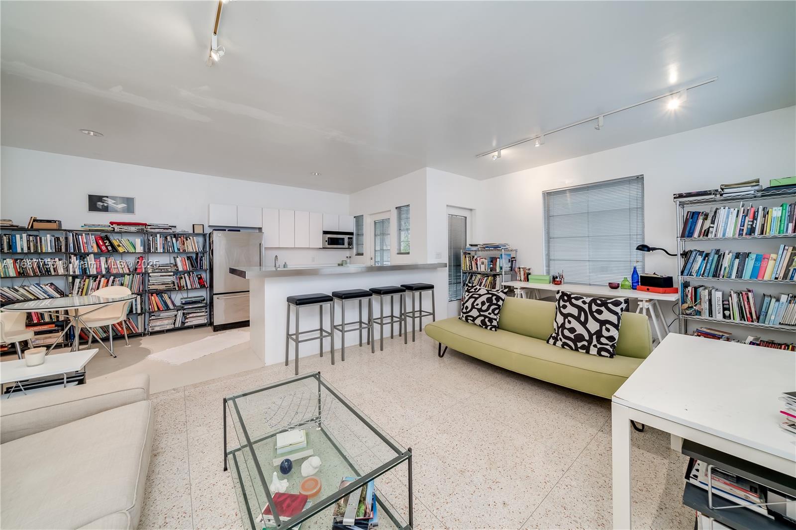 1755 Washington Ave # 1D