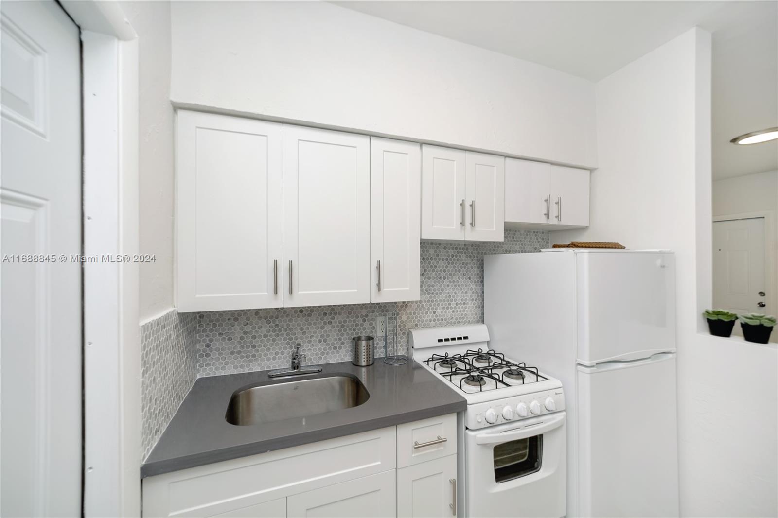 770 NE 123rd St # 18