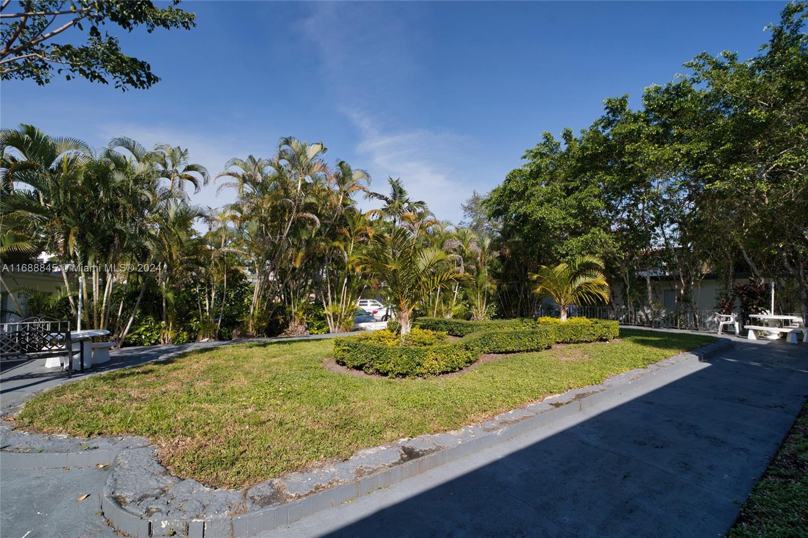 770 NE 123rd St # 18