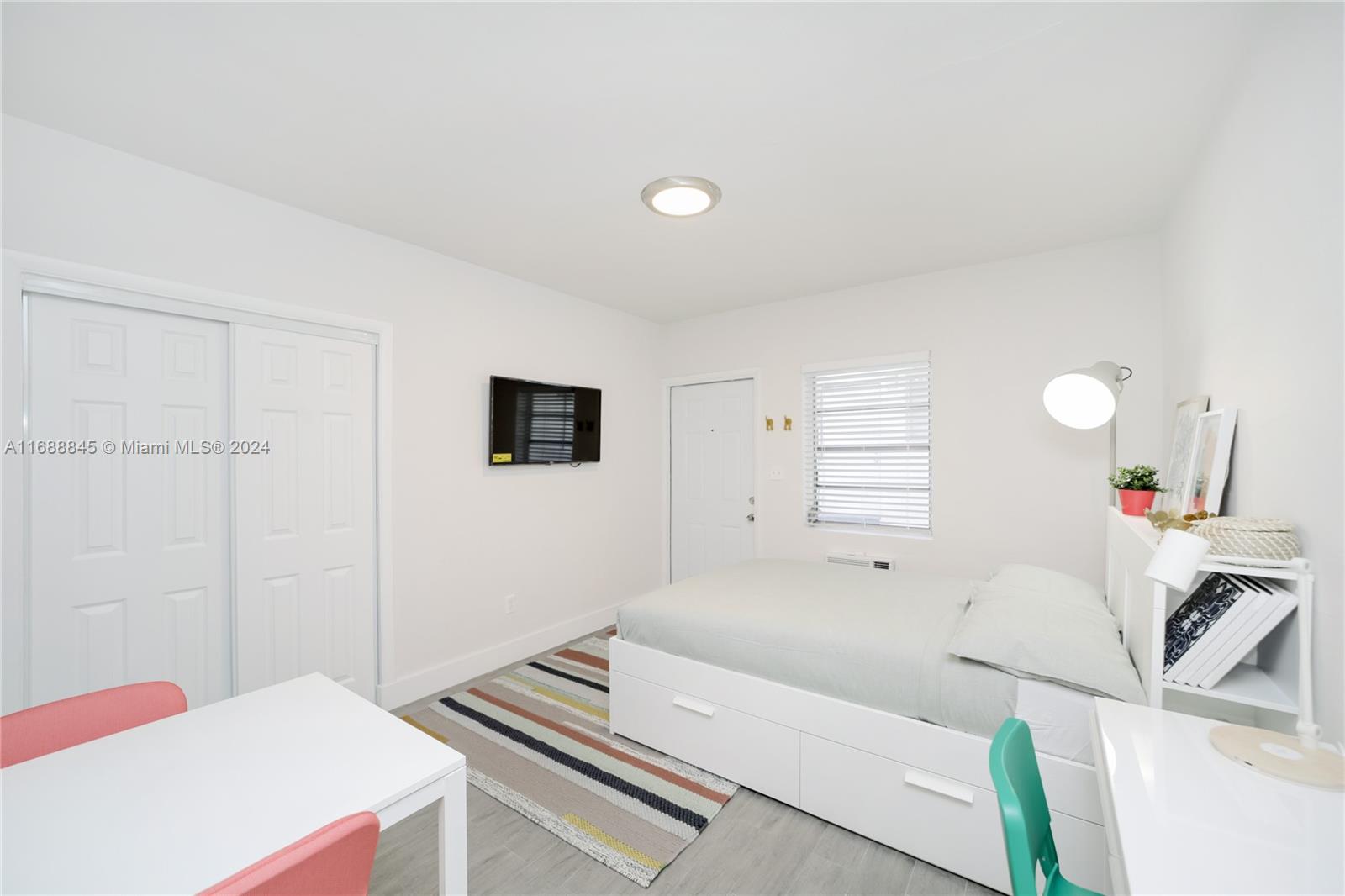 770 NE 123rd St # 18