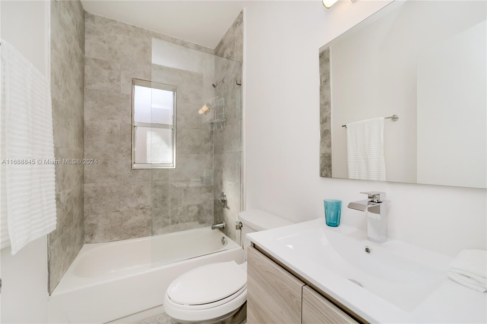 770 NE 123rd St # 18