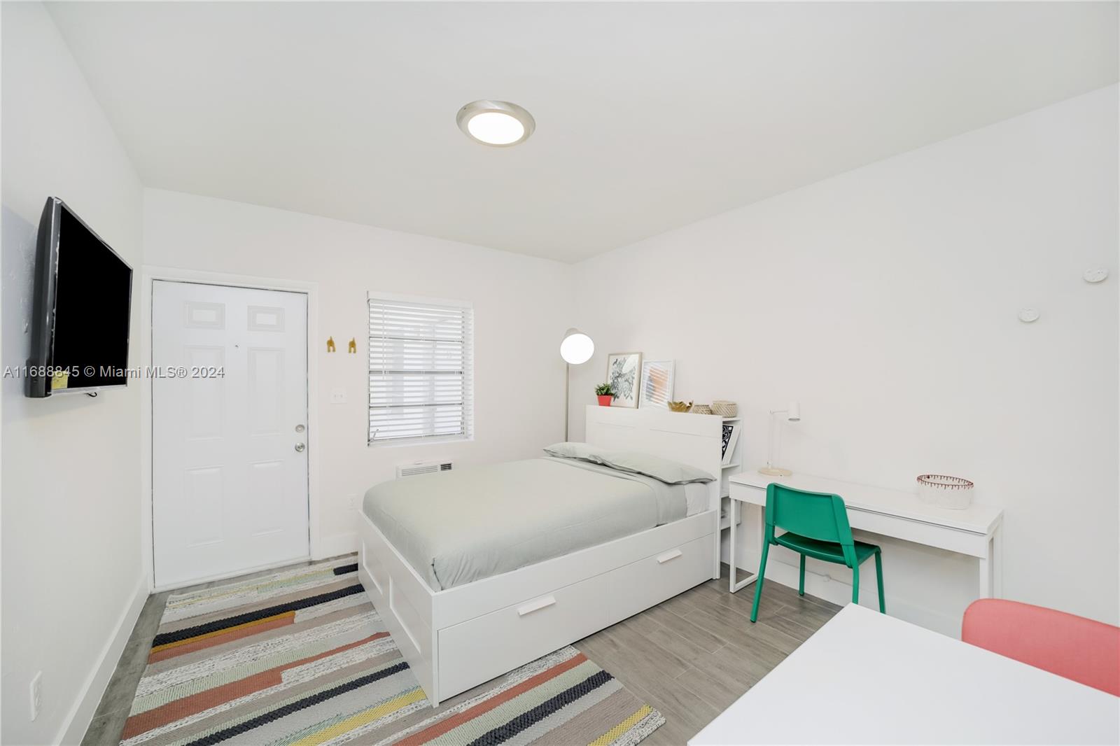 770 NE 123rd St # 18