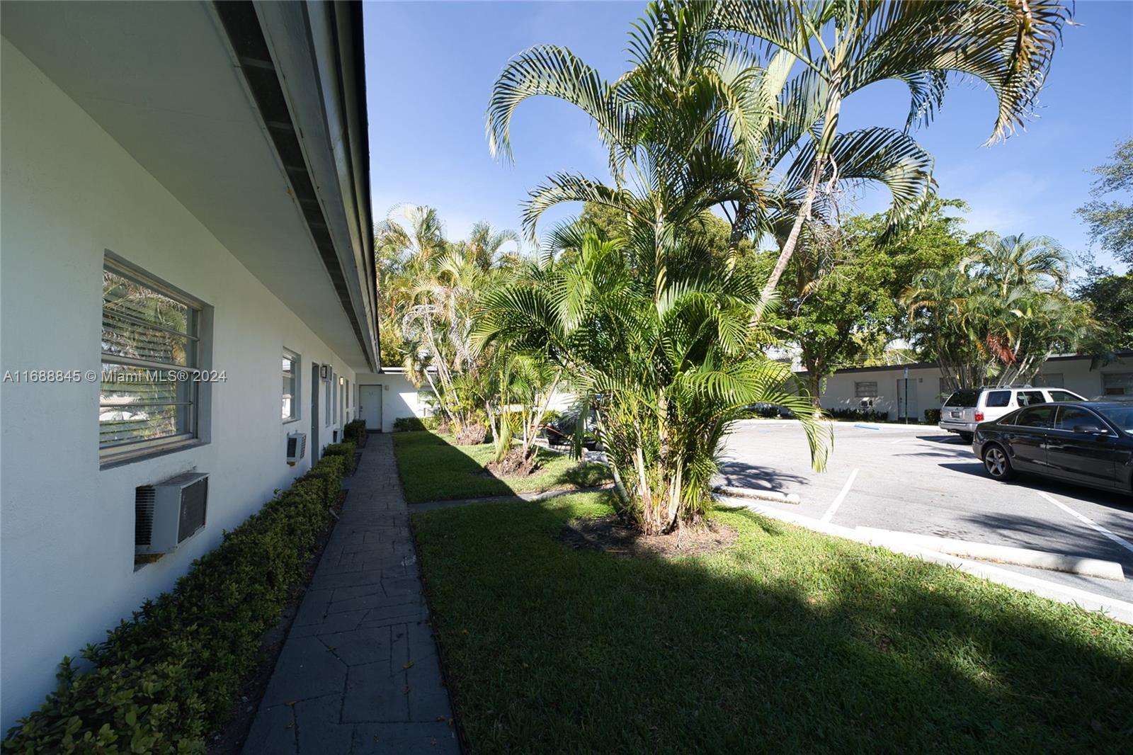 770 NE 123rd St # 18