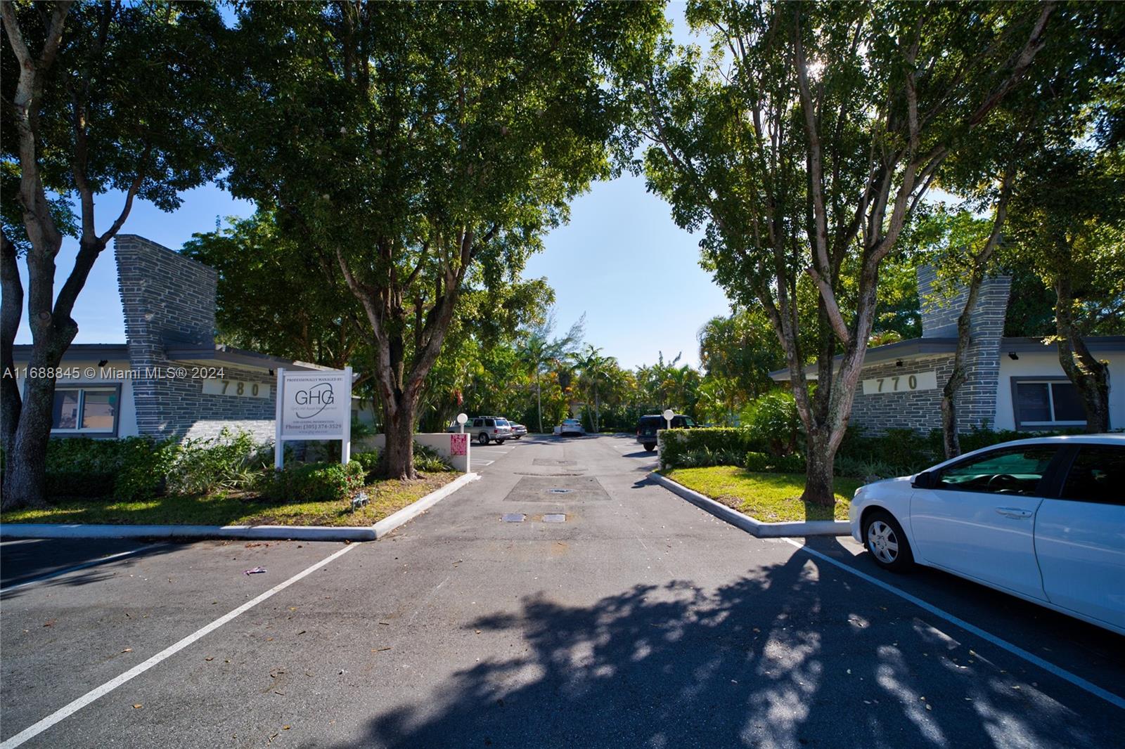 770 NE 123rd St # 18