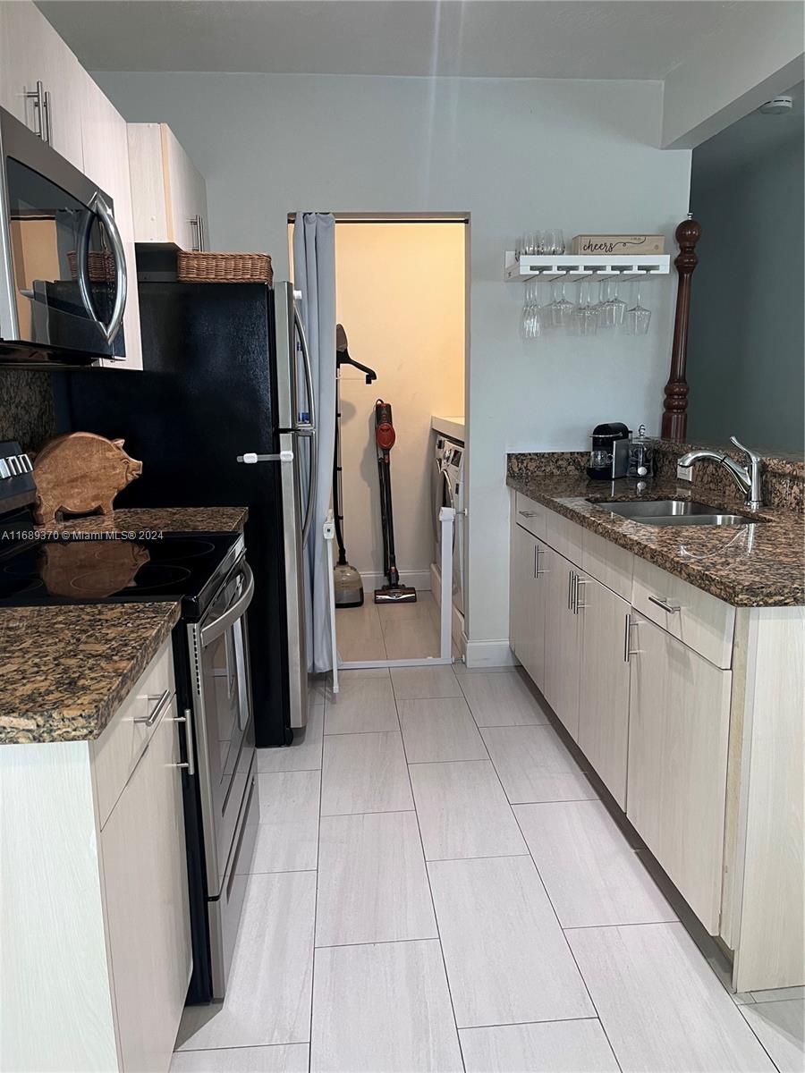 1251 NE 211th Ter