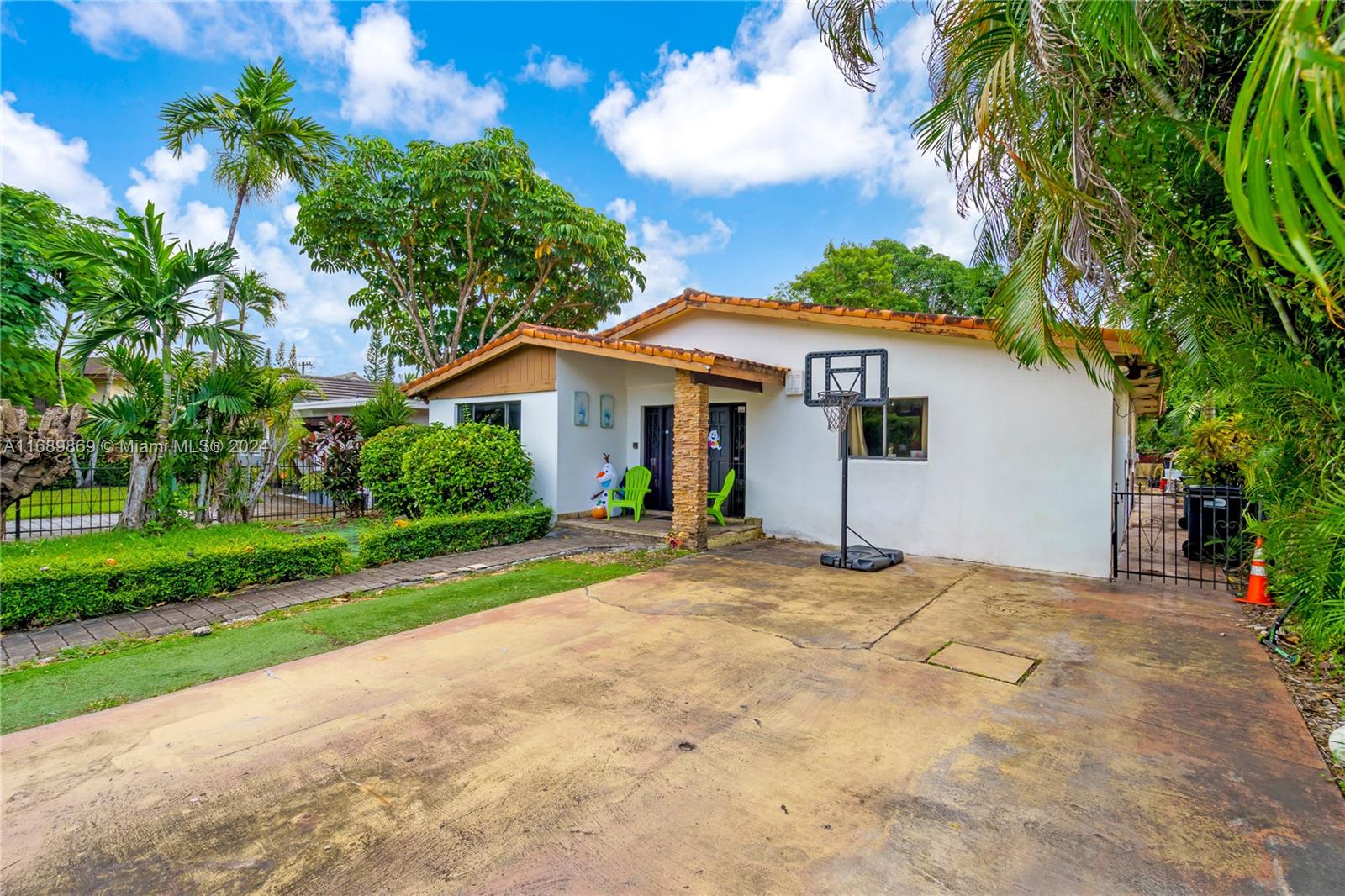 4430 SW 11th St
