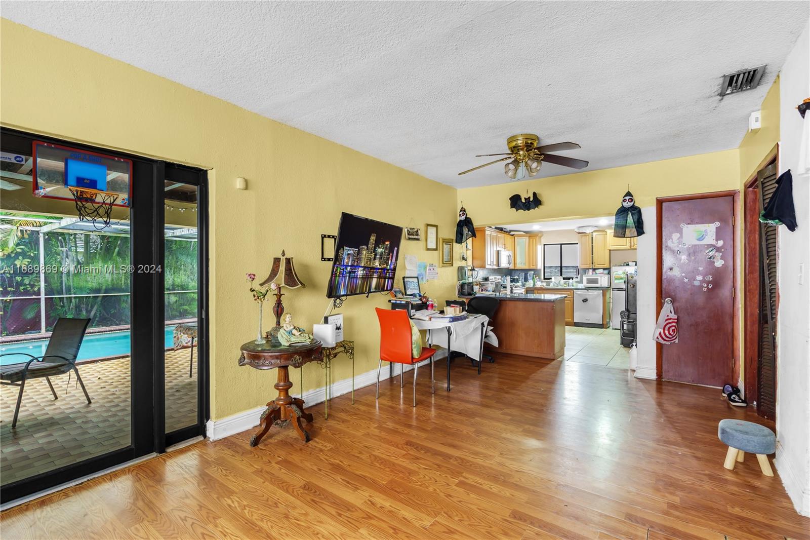 4430 SW 11th St