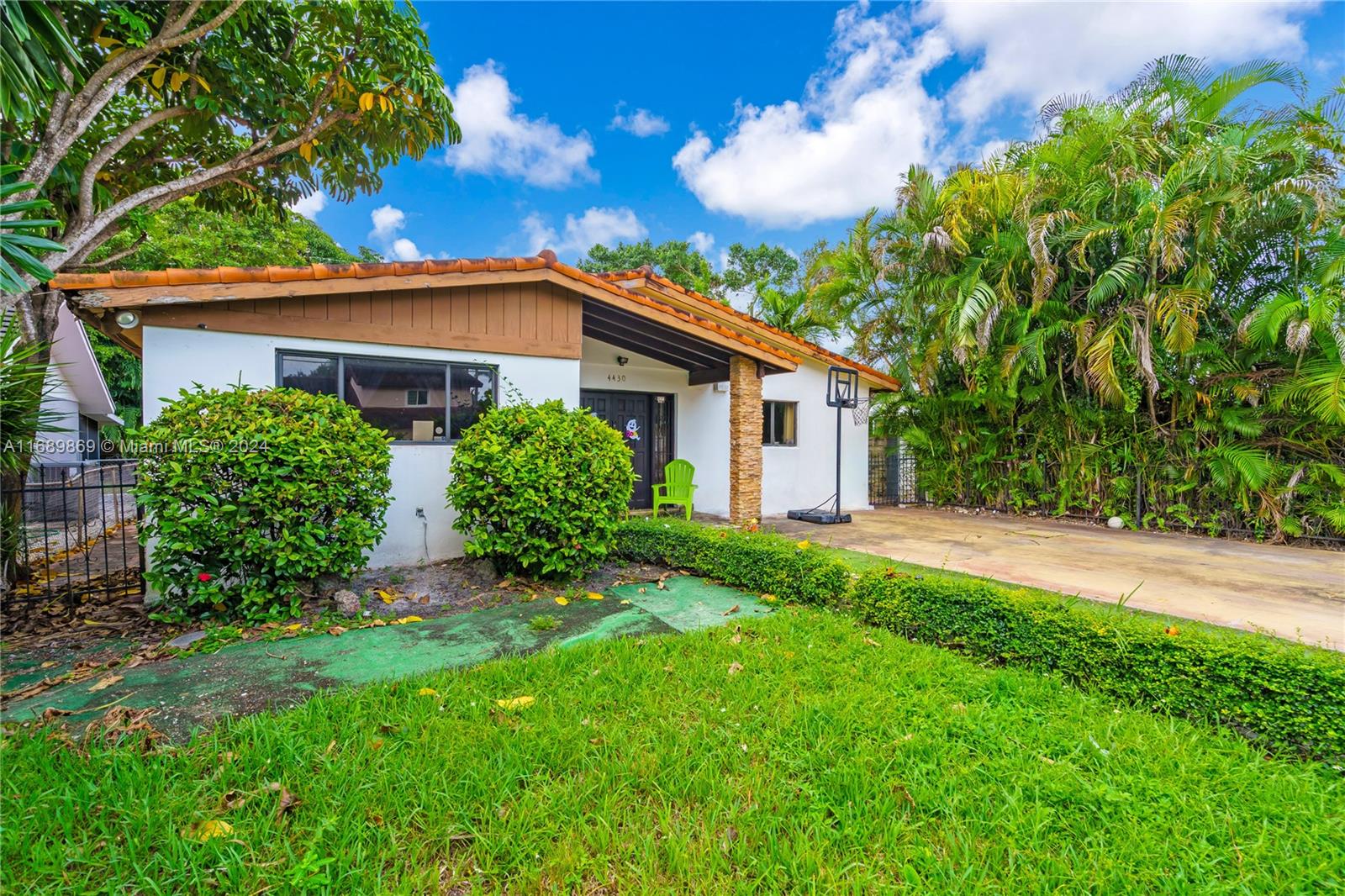 4430 SW 11th St