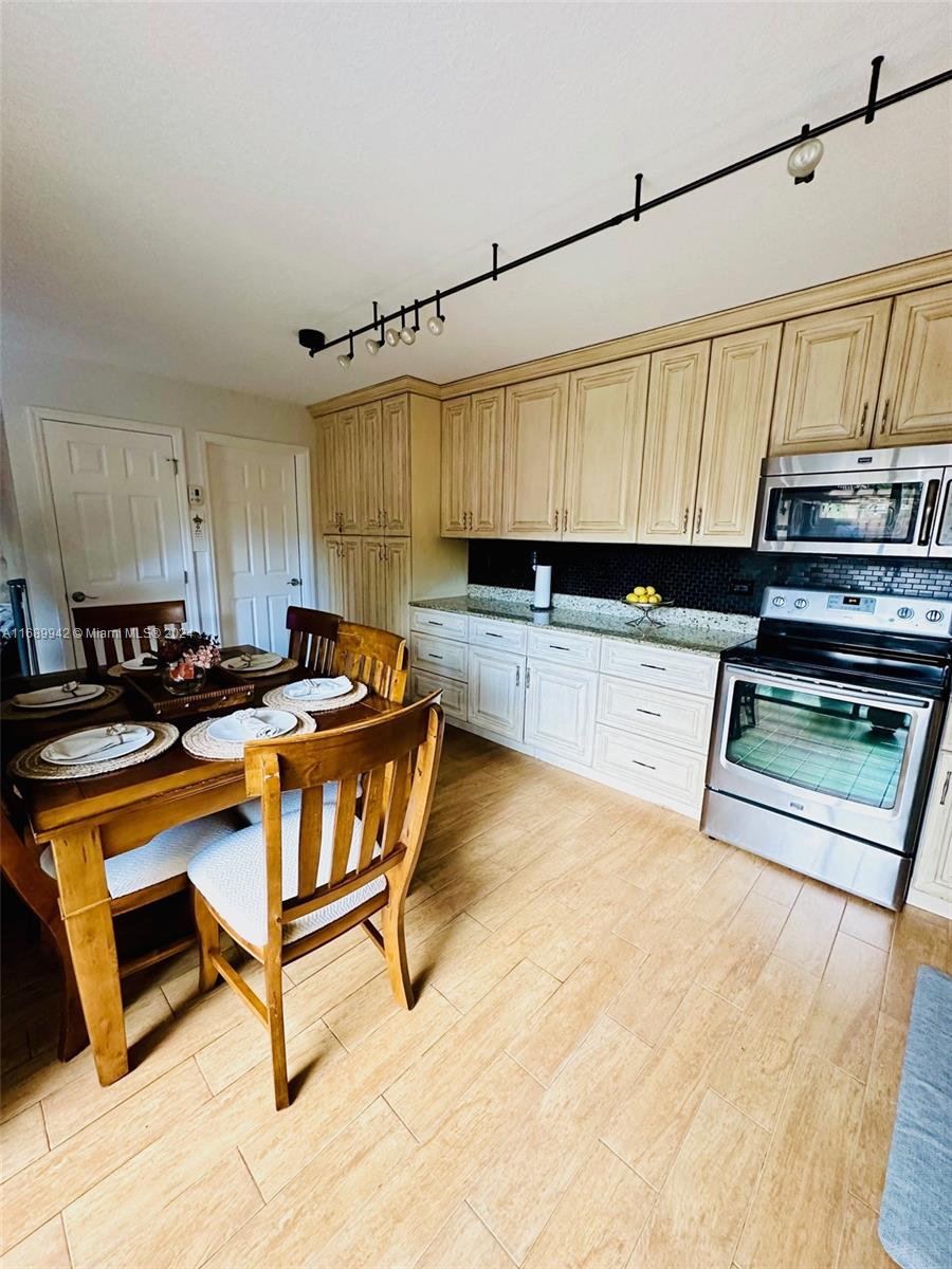 1632 16th Ln