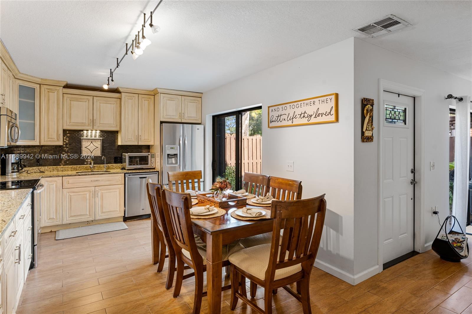 1632 16th Ln