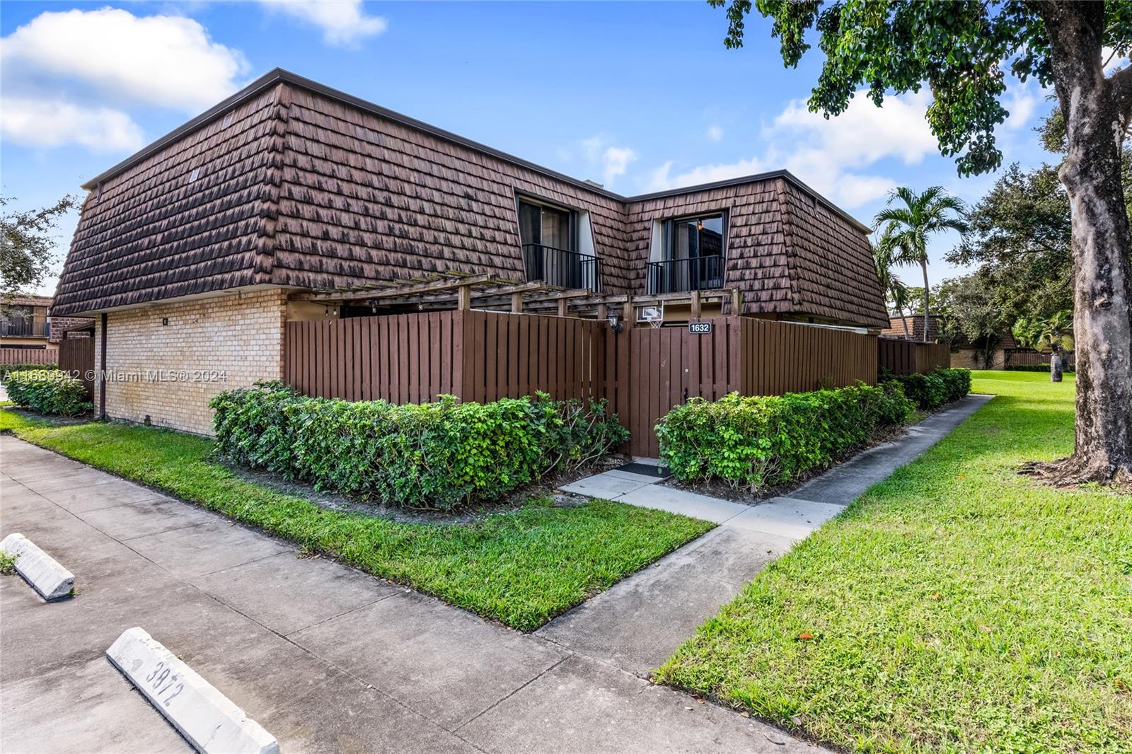 1632 16th Ln
