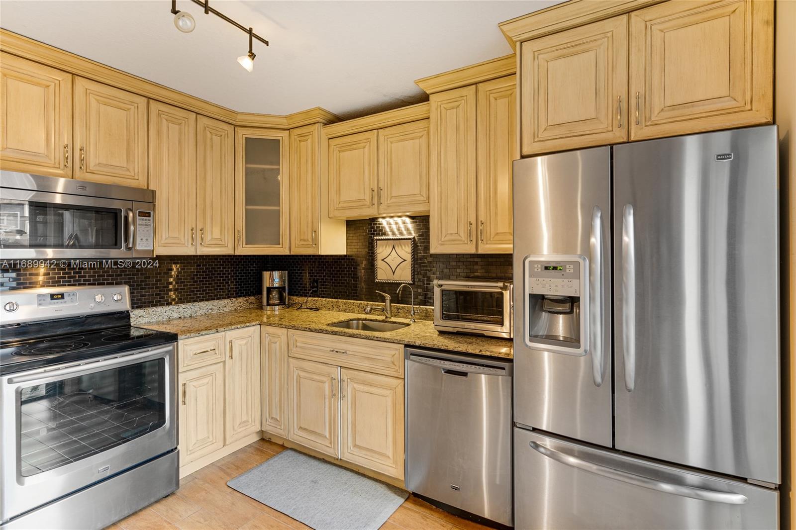1632 16th Ln