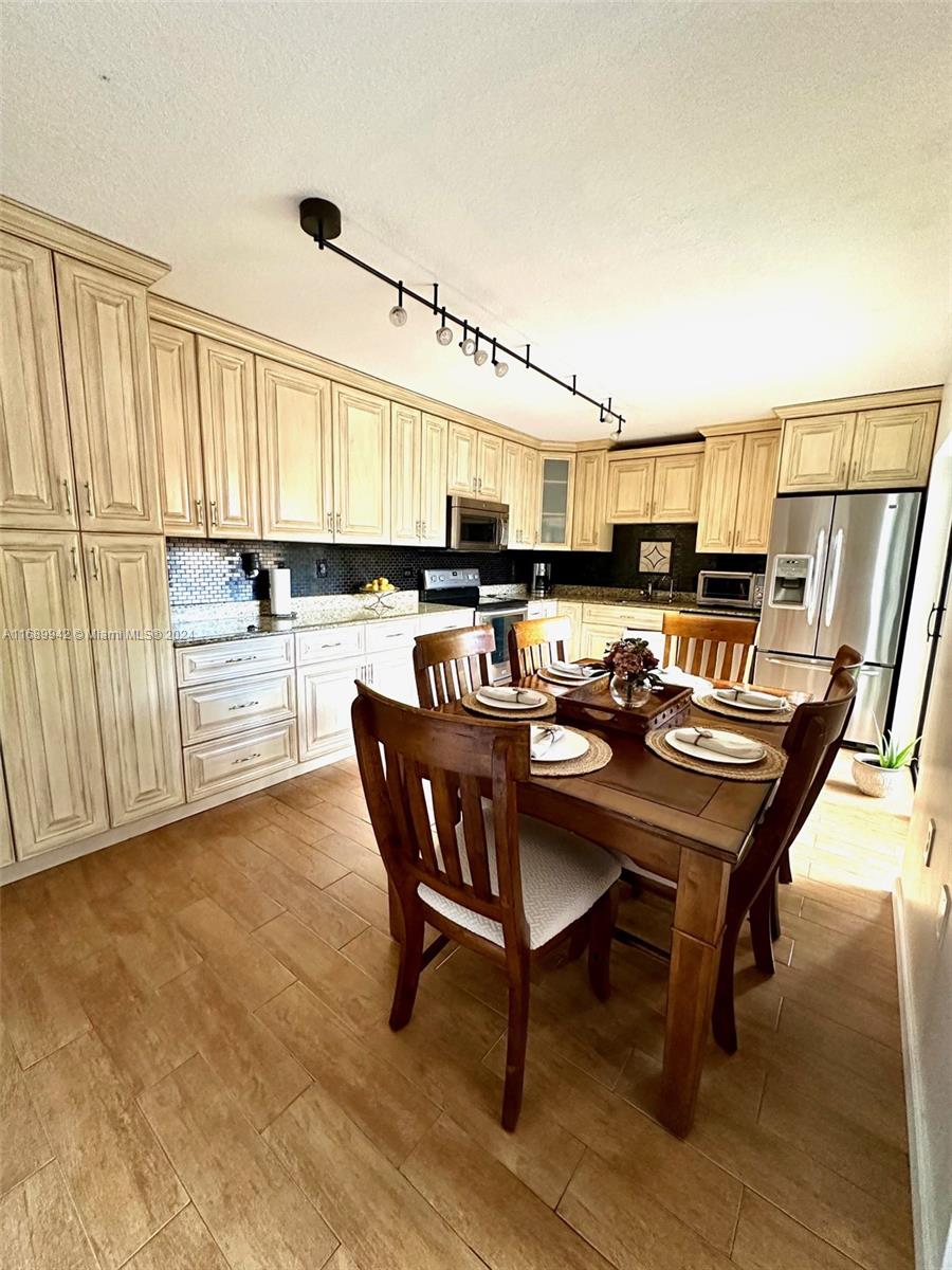 1632 16th Ln