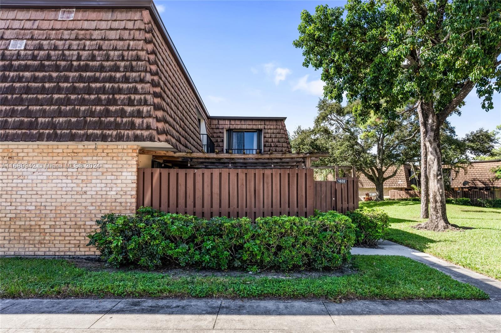1632 16th Ln