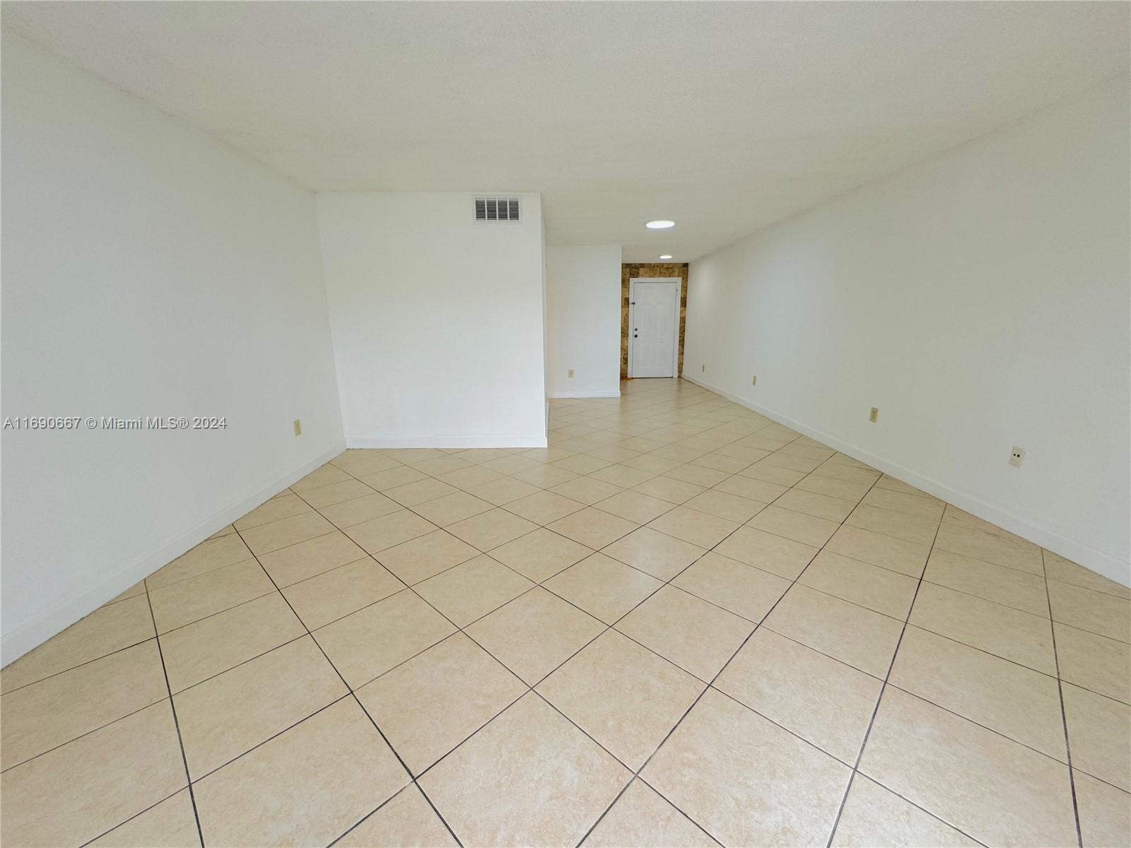 9359 FONTAINEBLEAU BL # 106 Unit: F-106