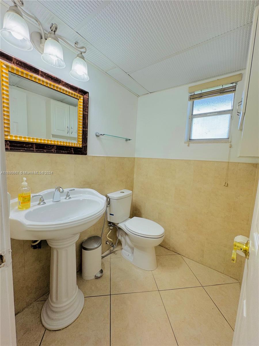 9359 FONTAINEBLEAU BL # 106 Unit: F-106