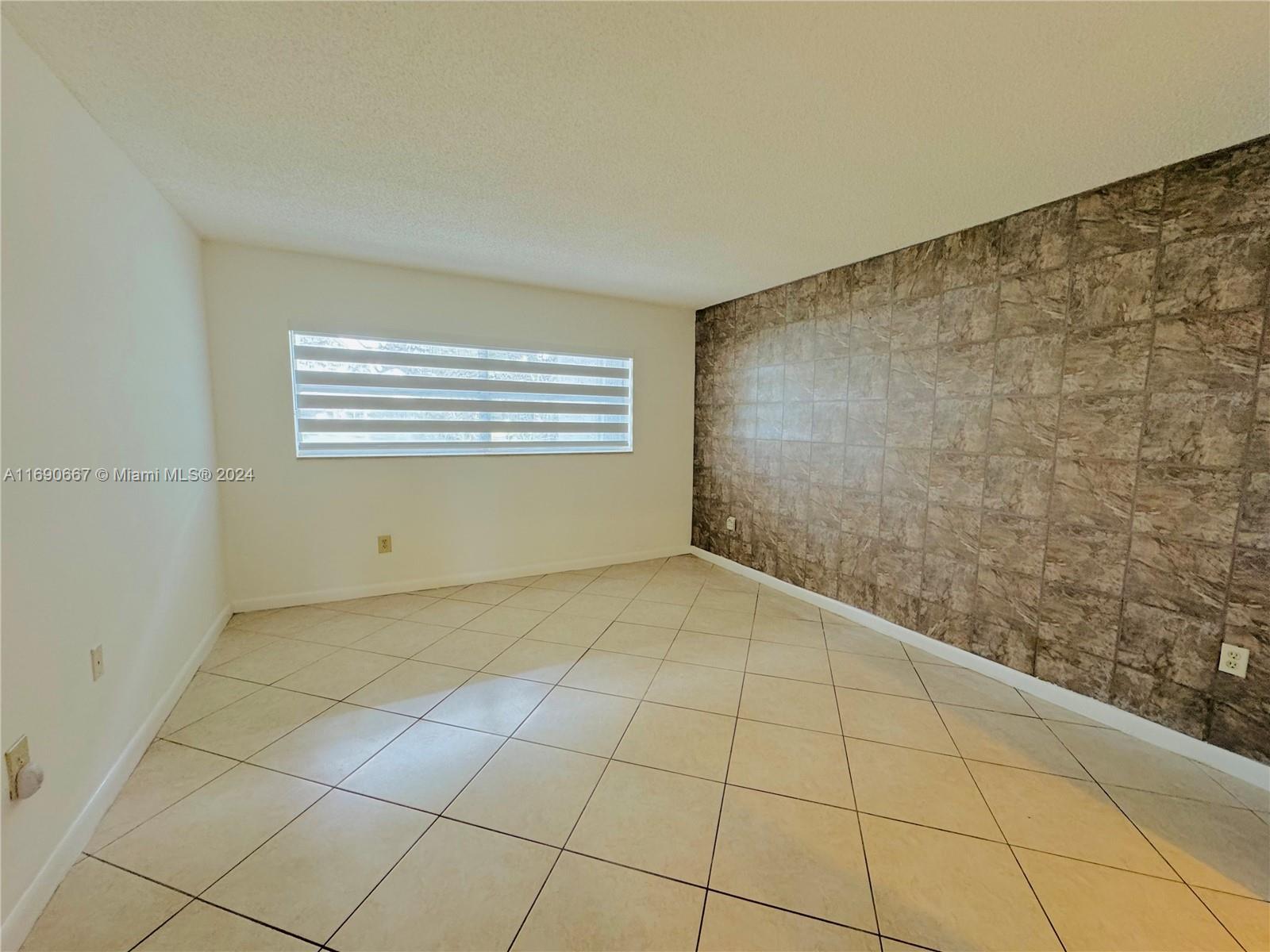 9359 FONTAINEBLEAU BL # 106 Unit: F-106