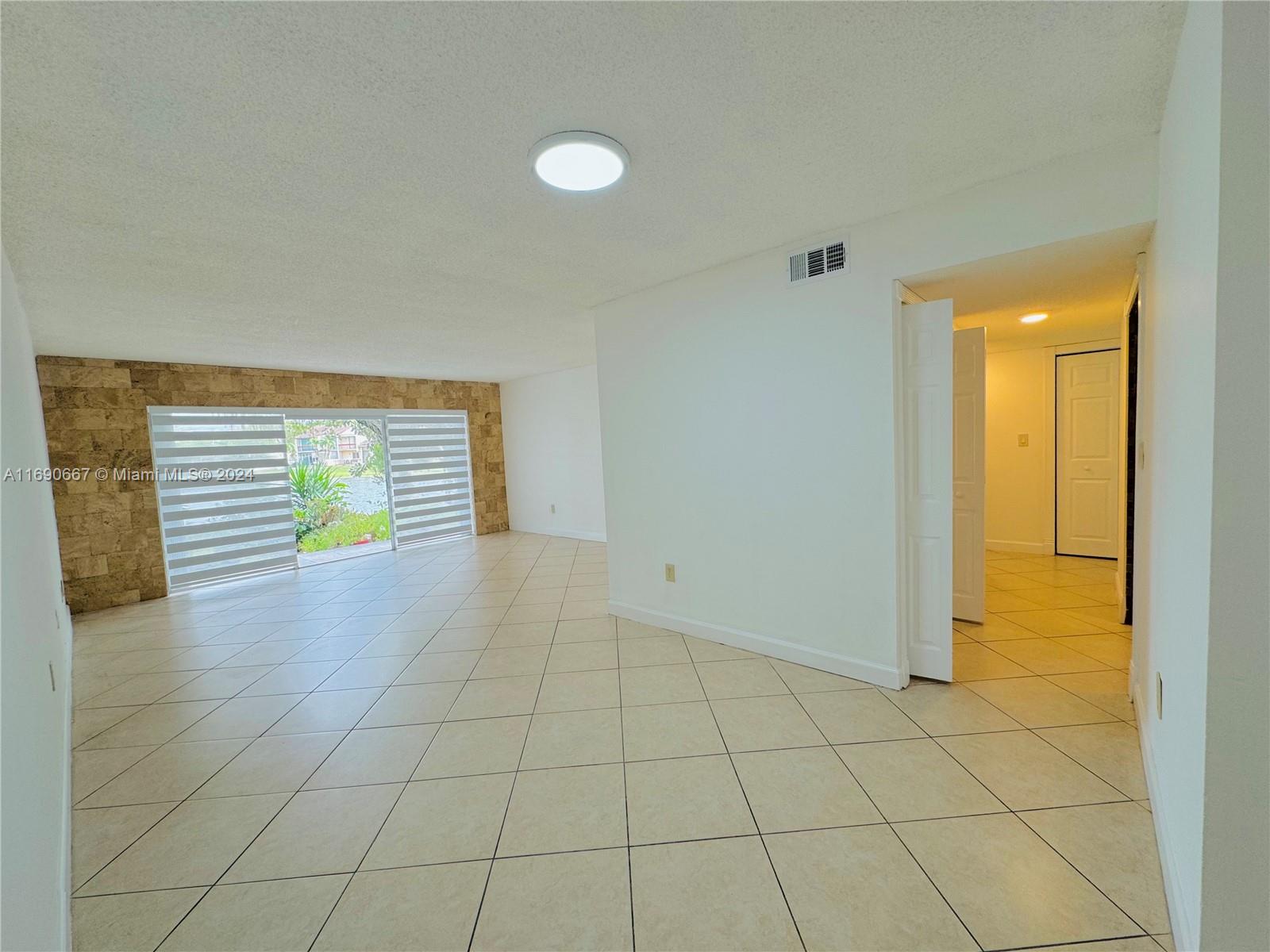 9359 FONTAINEBLEAU BL # 106 Unit: F-106