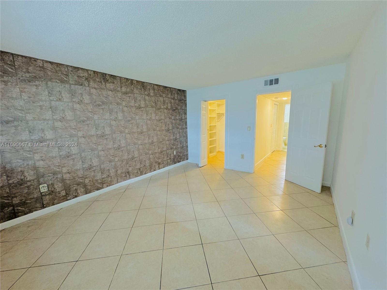 9359 FONTAINEBLEAU BL # 106 Unit: F-106
