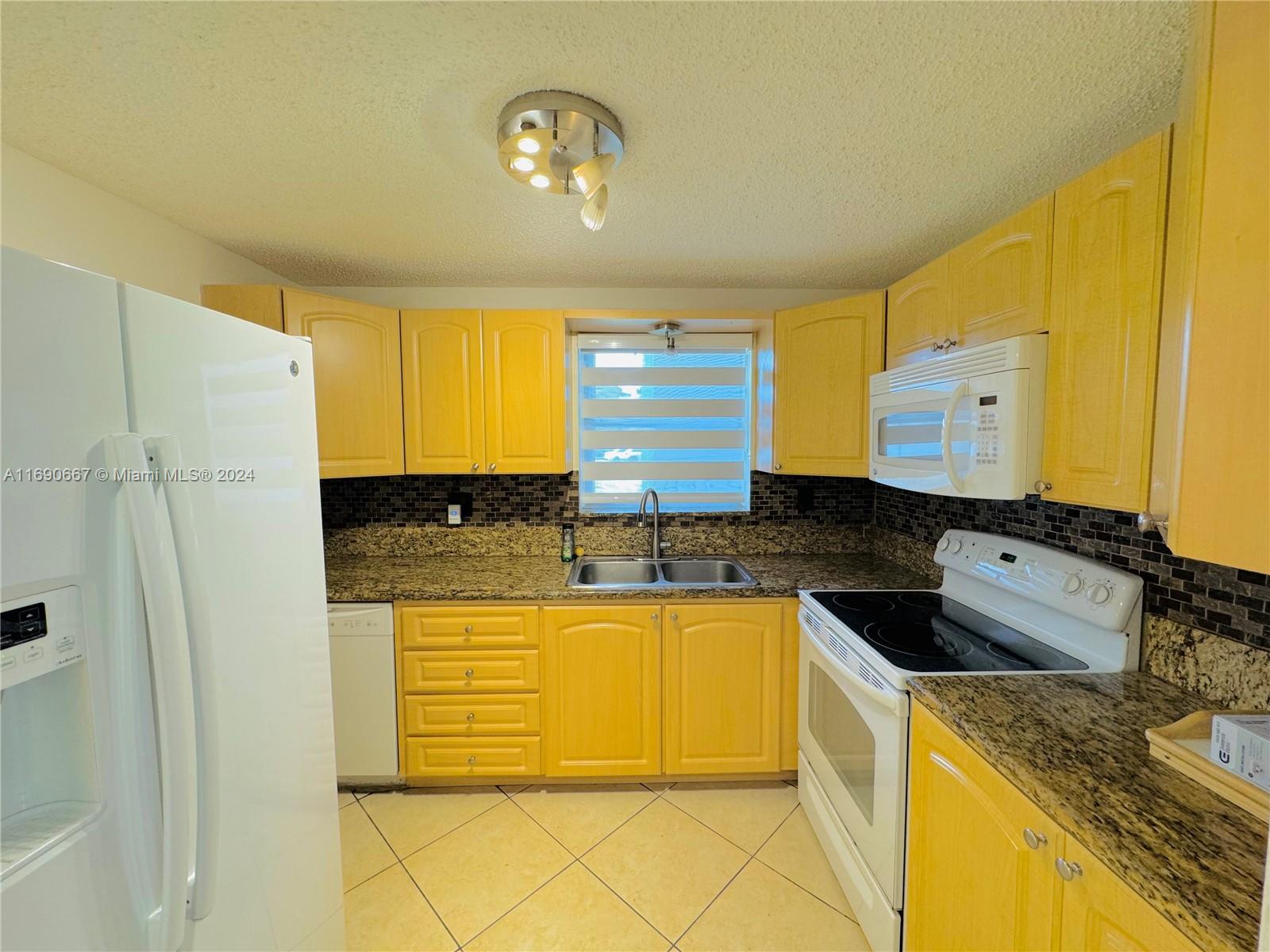 9359 FONTAINEBLEAU BL # 106 Unit: F-106
