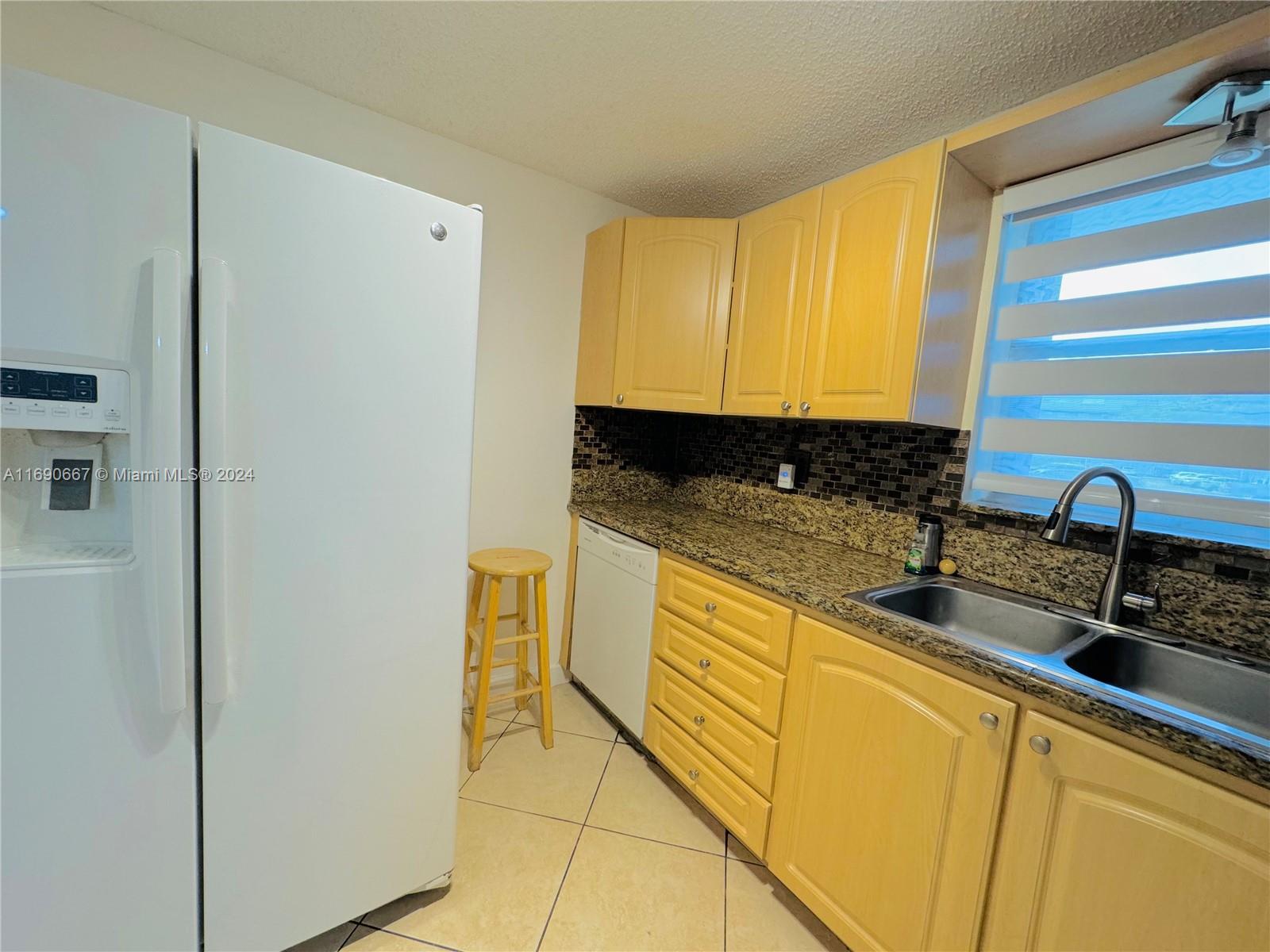 9359 FONTAINEBLEAU BL # 106 Unit: F-106