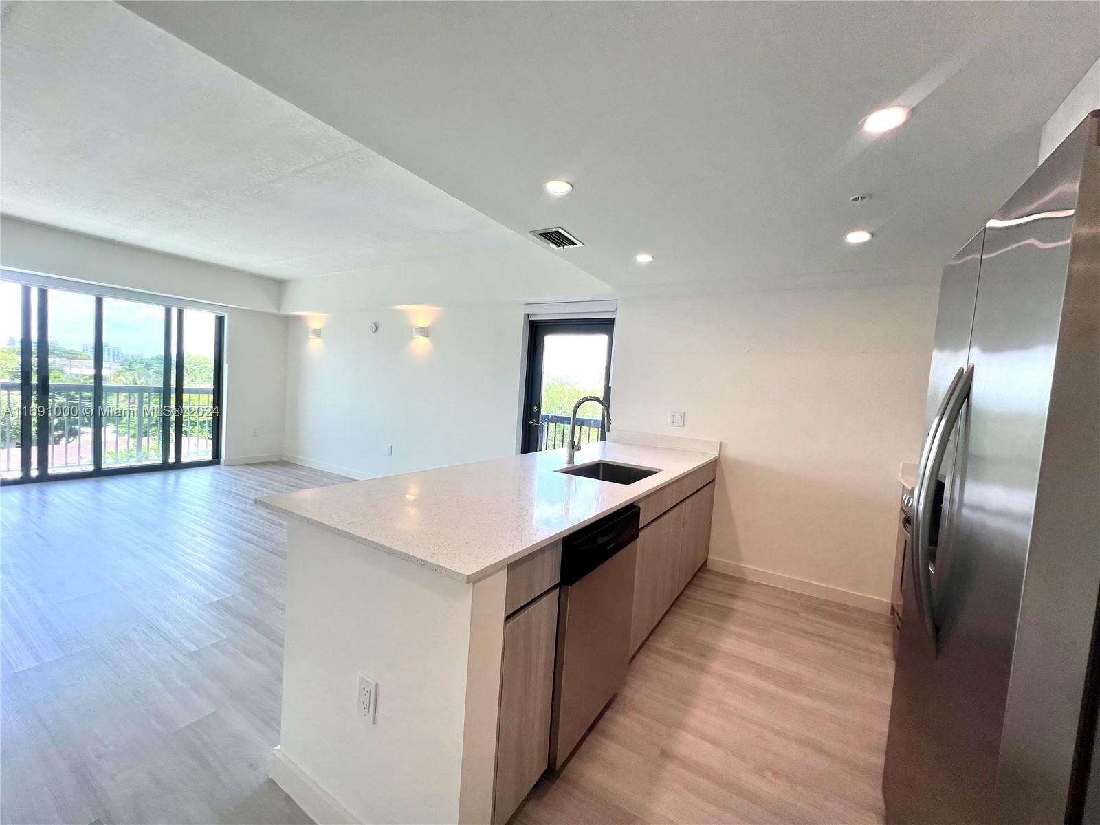 2285 SW 27th St # 404