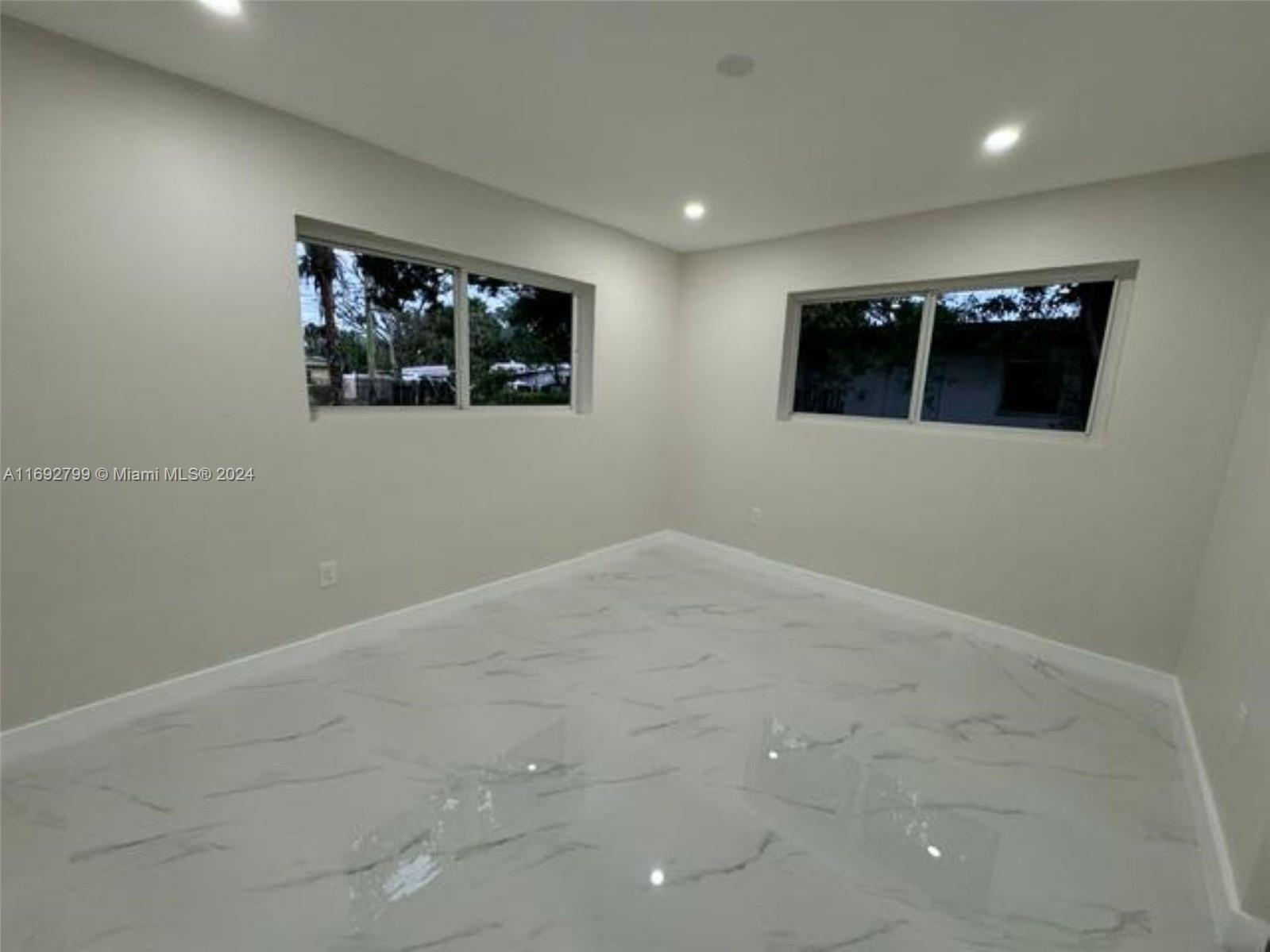 230 NW 33rd Ter