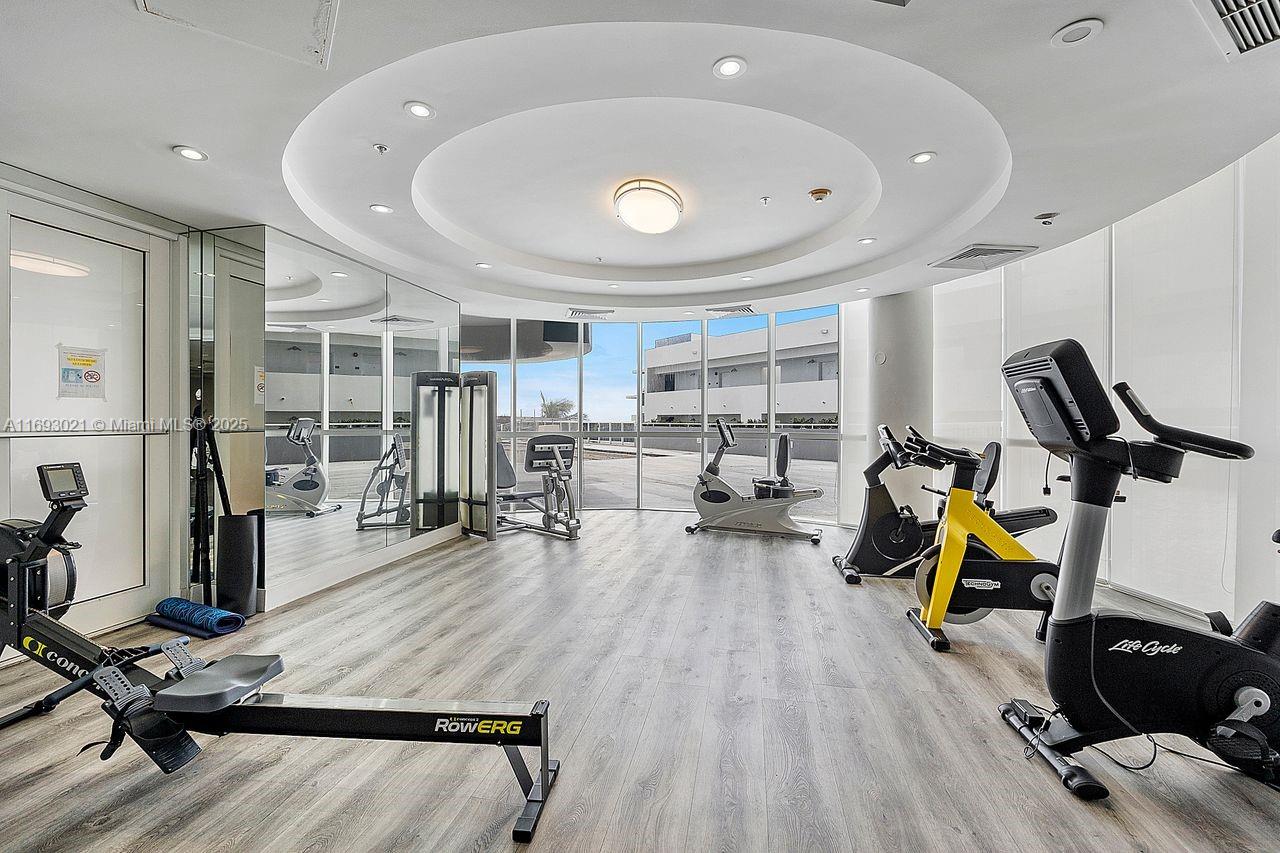 6301 Collins Ave # 1508