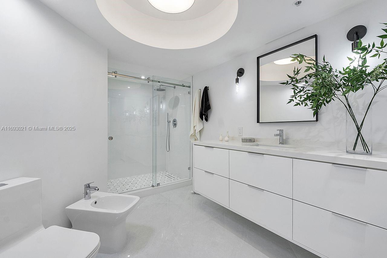 6301 Collins Ave # 1508