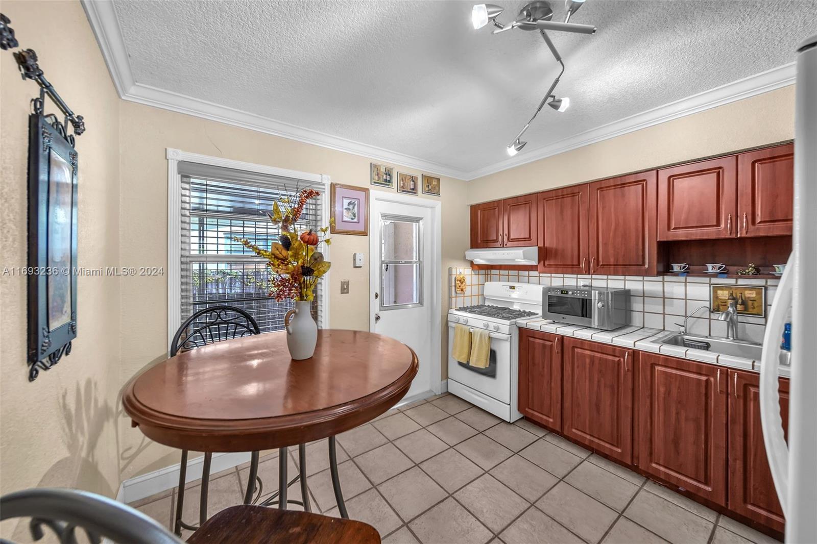 3501 SW 89th Ave