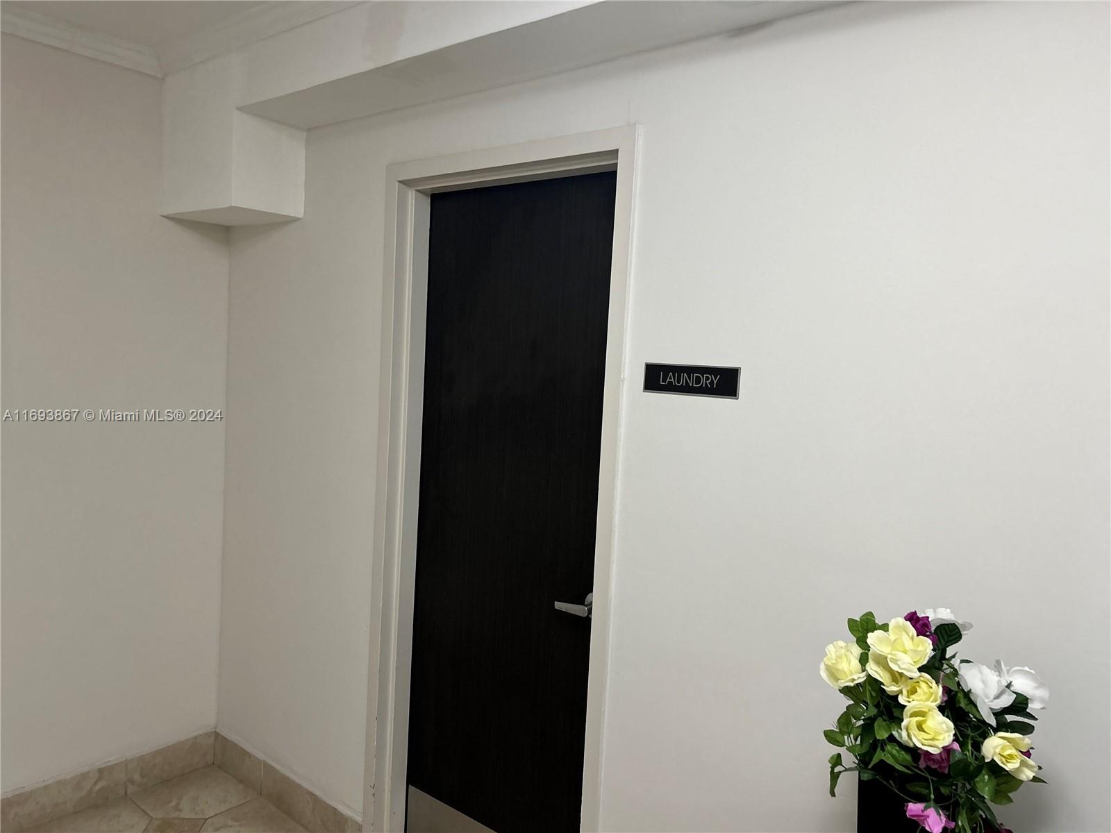 2801 NE 183rd St # 1903W